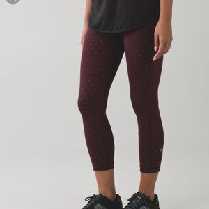 Lululemon pace rival crop with reflective dots